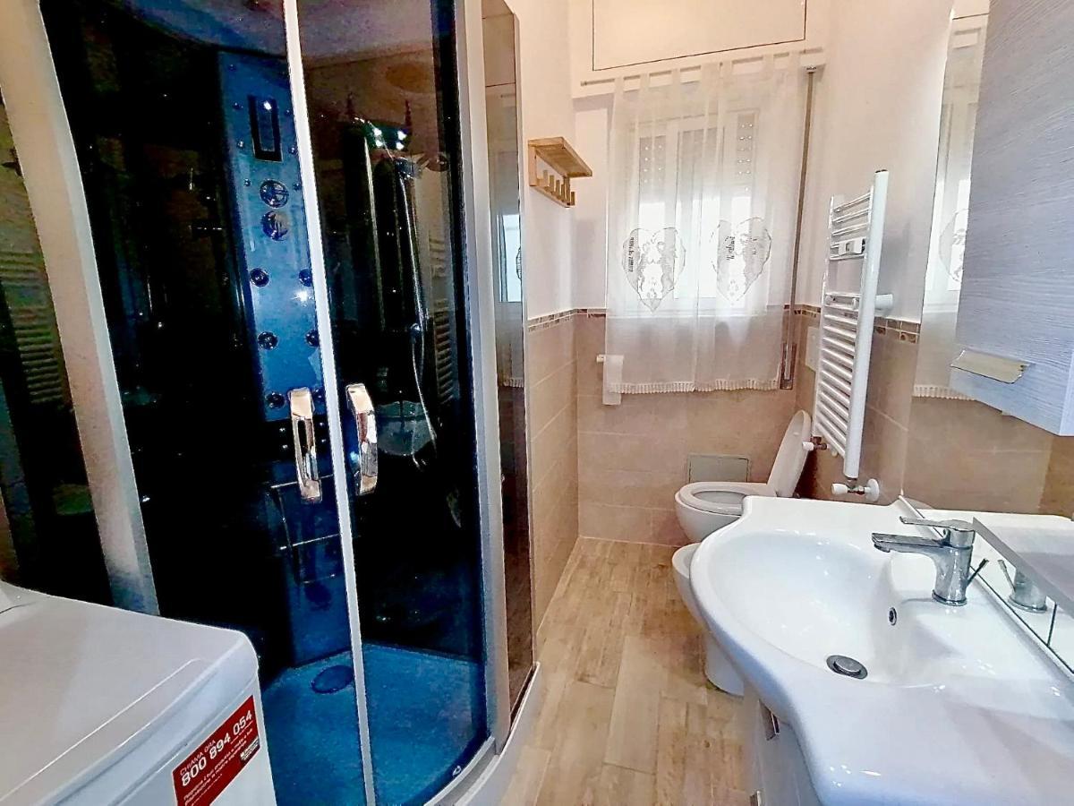 Ferienwohnung Relax Zambrini Lido di Ostia Exterior foto